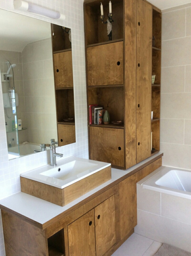 Design ideas for a modern bathroom in Dublin.