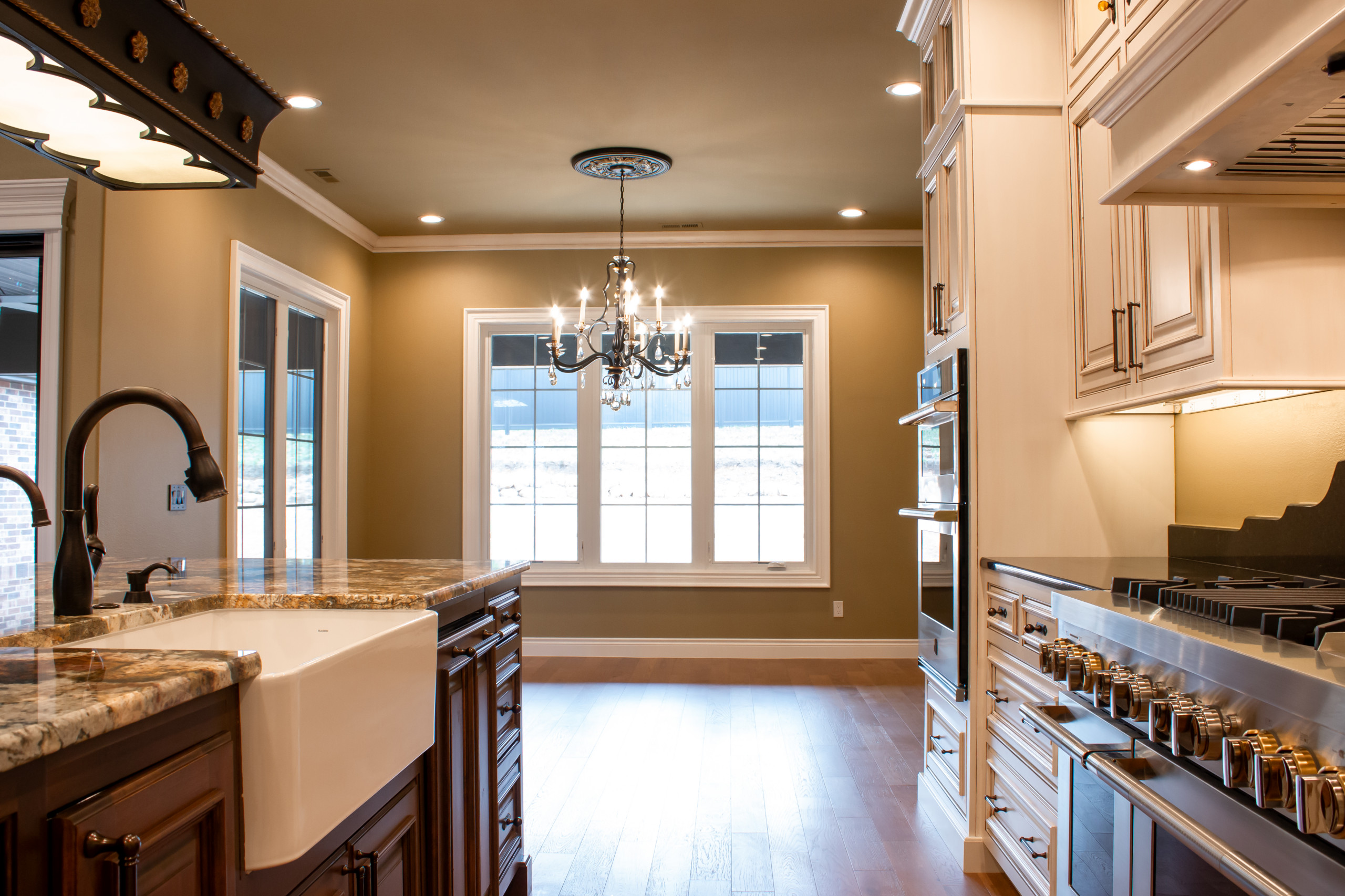 Slocum Custom Home - Kitchen & Wet Bar