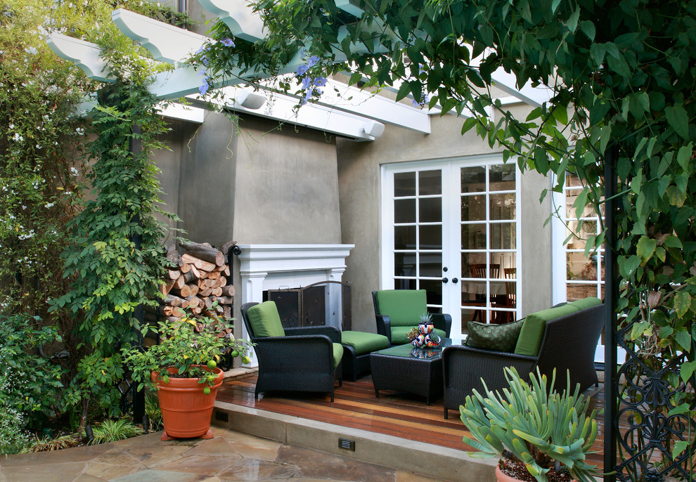 Design ideas for a traditional patio in Orange County.