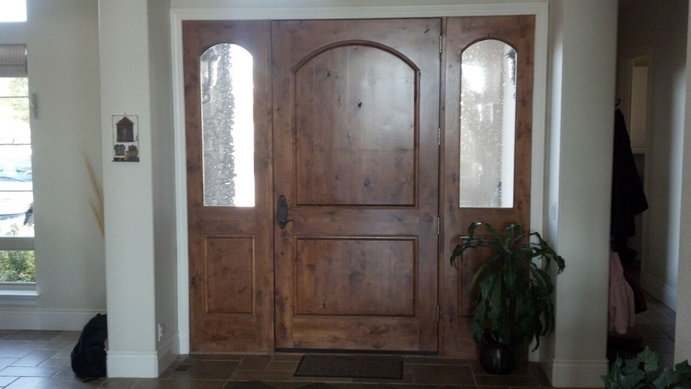 Entryway - rustic entryway idea