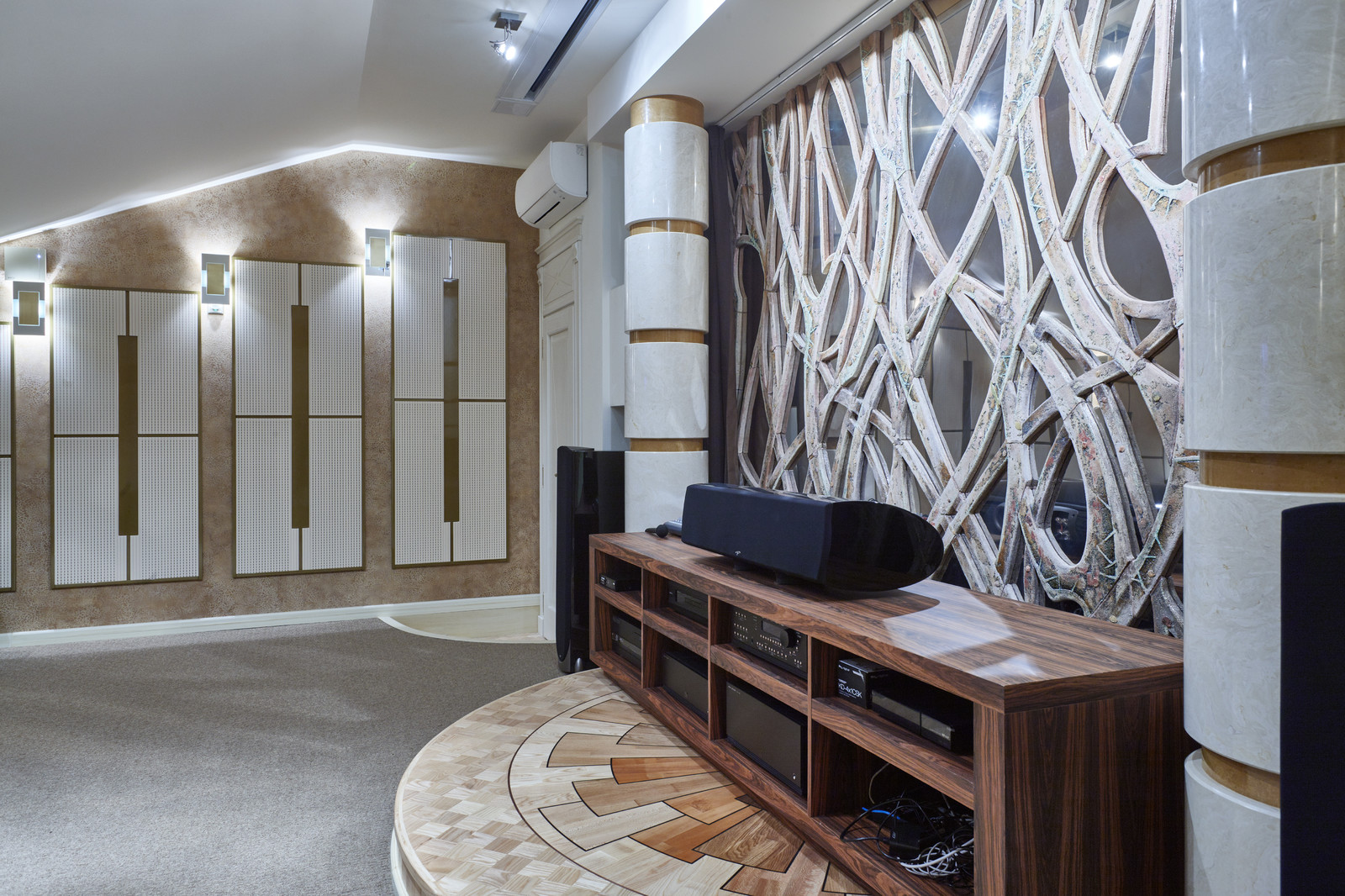 Декоративное панно "Зазеркалье"