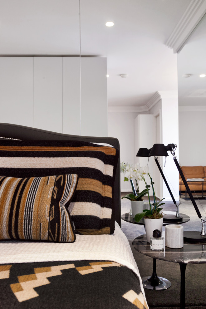 Photo of a small midcentury bedroom in Sydney.
