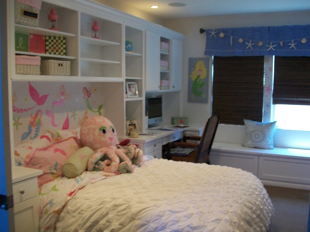 Traditional kids' room in Orange County.