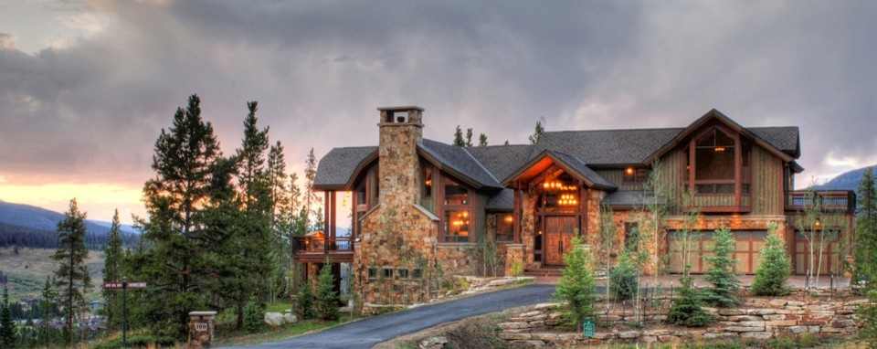 Example of a mountain style home design design in Orange County