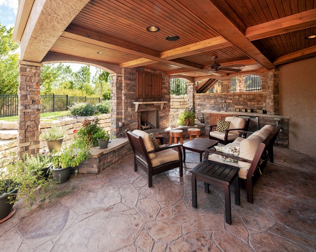 Outdoor Living/Lanai Gallery Traditional Patio Kansas City by