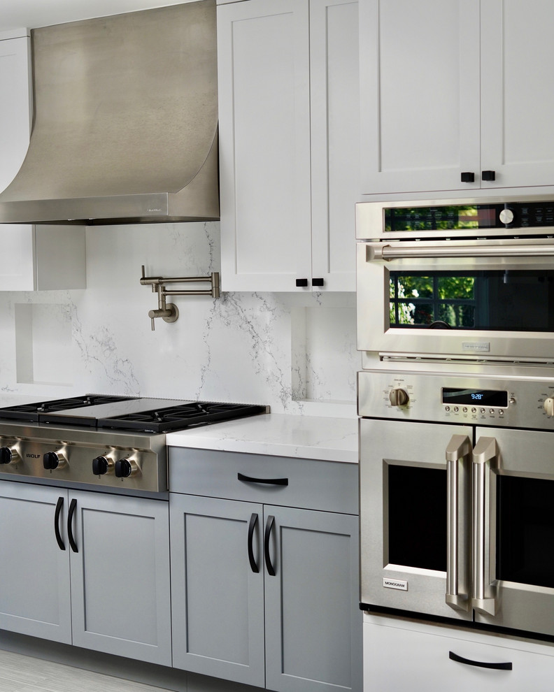 Transitional kitchen photo in Los Angeles