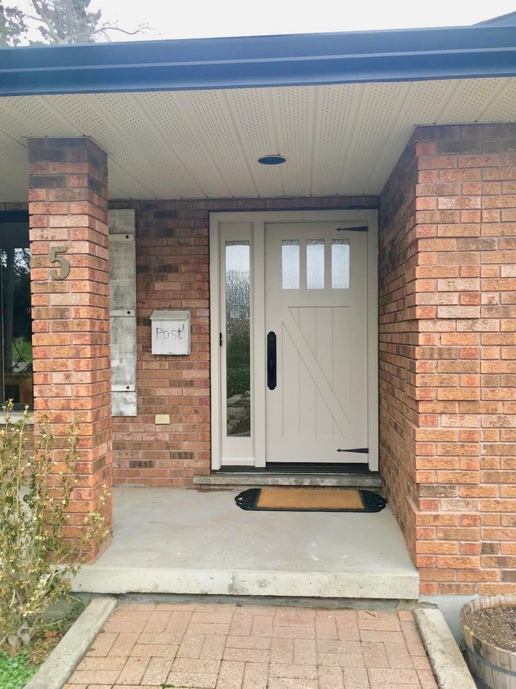 Mountain style entryway photo in Toronto