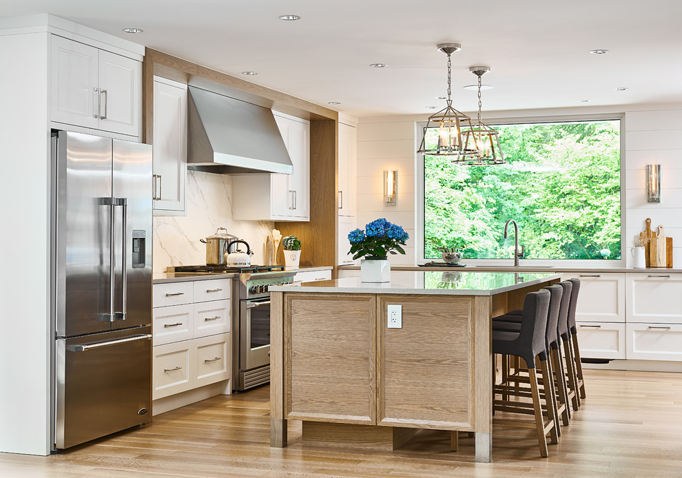 Transitional kitchen photo in Vancouver