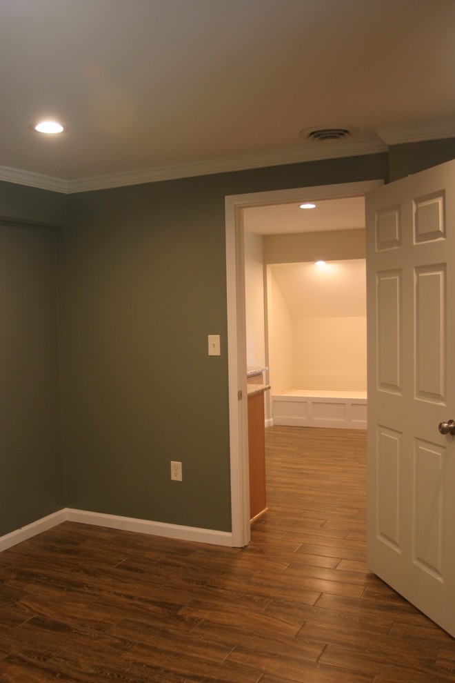 Home design - large transitional home design idea
