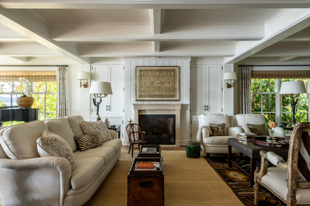 Idee per un soggiorno classico con pareti bianche, pavimento in legno massello medio, camino classico, pavimento marrone e soffitto a cassettoni