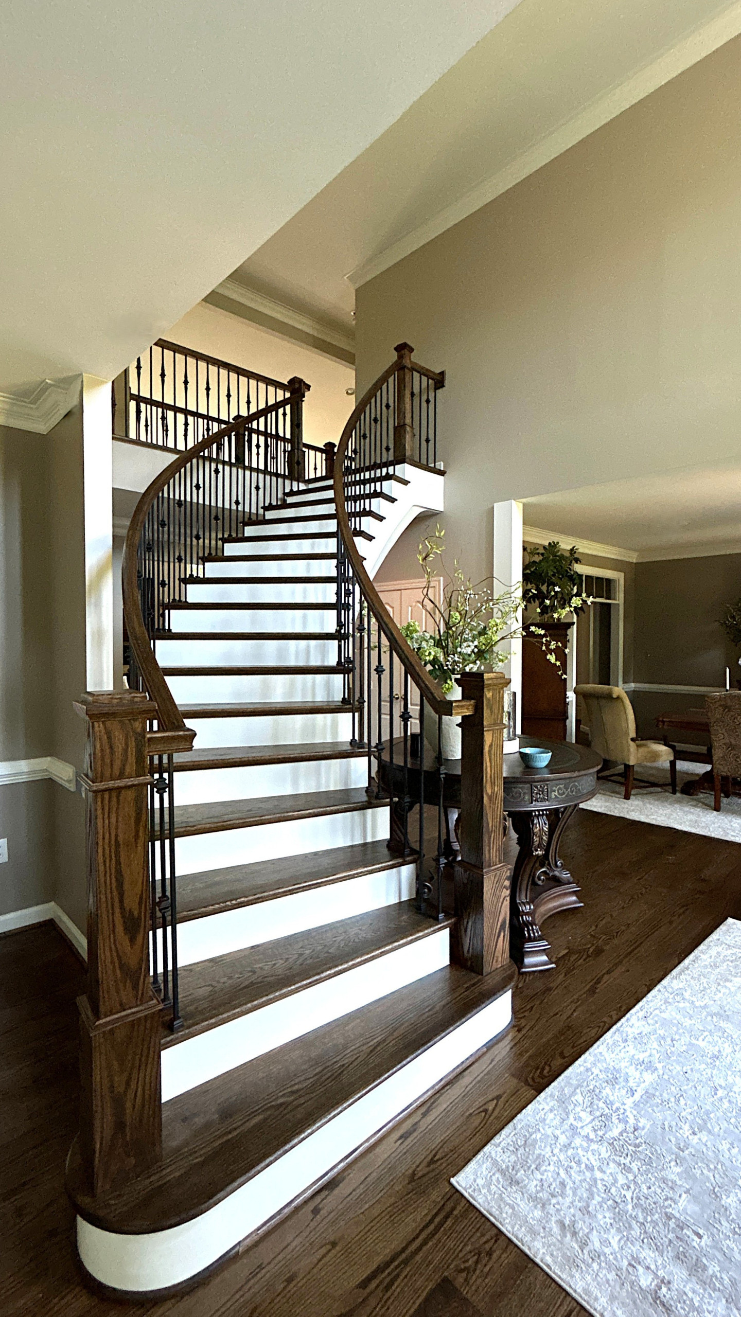 Project #157 | Traditional Curved Foyer Staircase