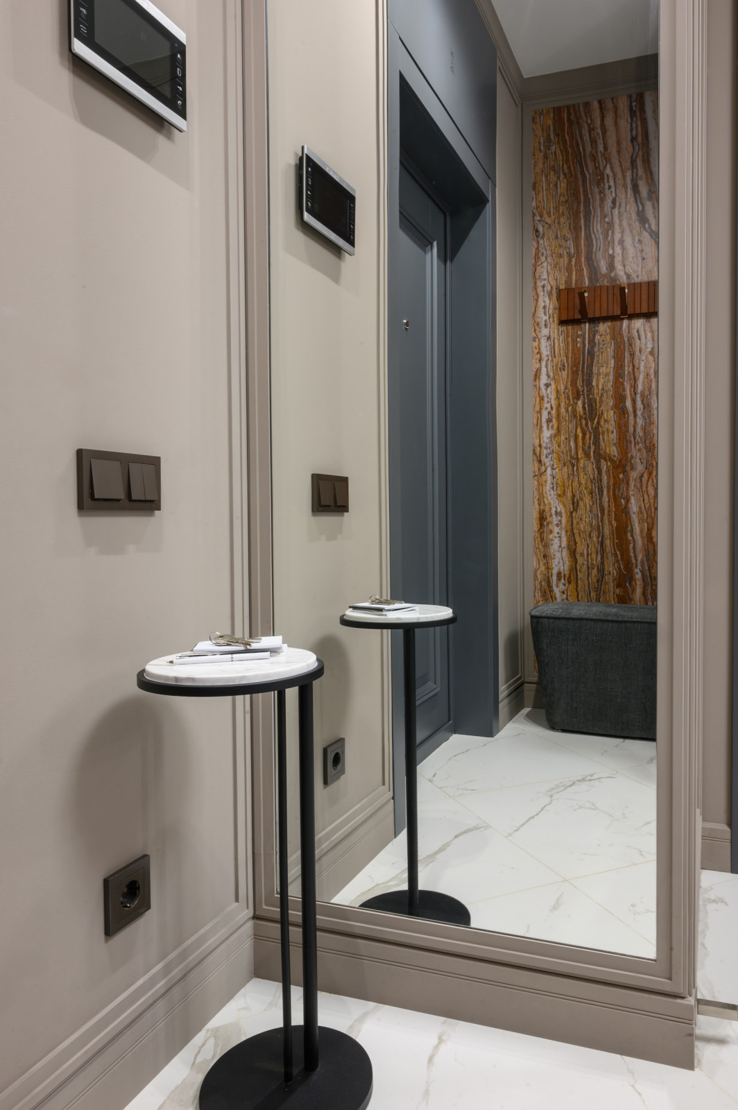 Строгая неоклассика для молодой семьи