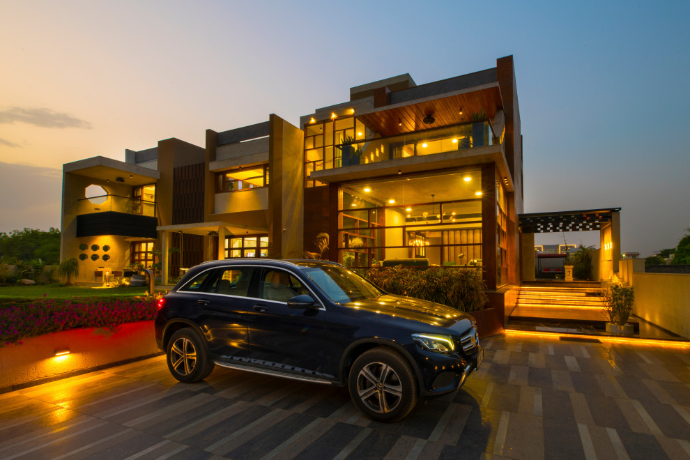 Contemporary exterior in Ahmedabad.