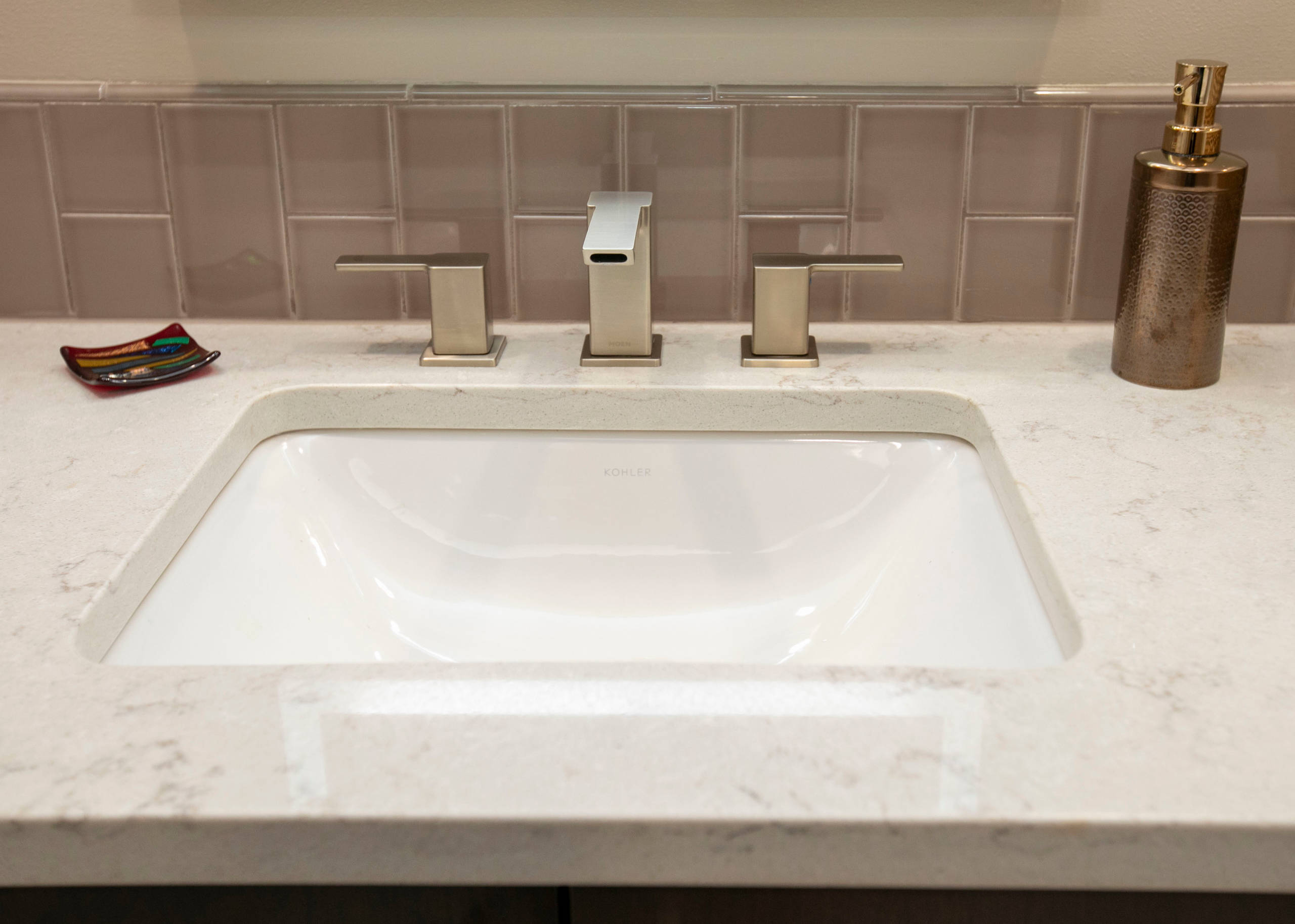 75 Pink Tile Porcelain Tile Bathroom Ideas You'll Love - October, 2022 |  Houzz