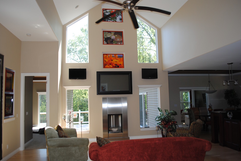 Inspiration for a contemporary home design remodel in Cedar Rapids