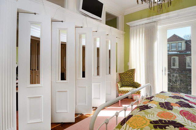 Magnificent Hudson Street Mansion classico-camera-da-letto