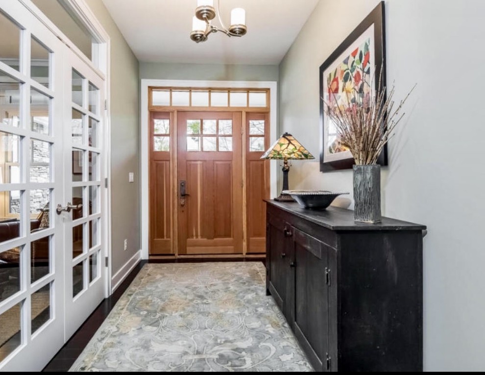 Example of a transitional home design design in Chicago