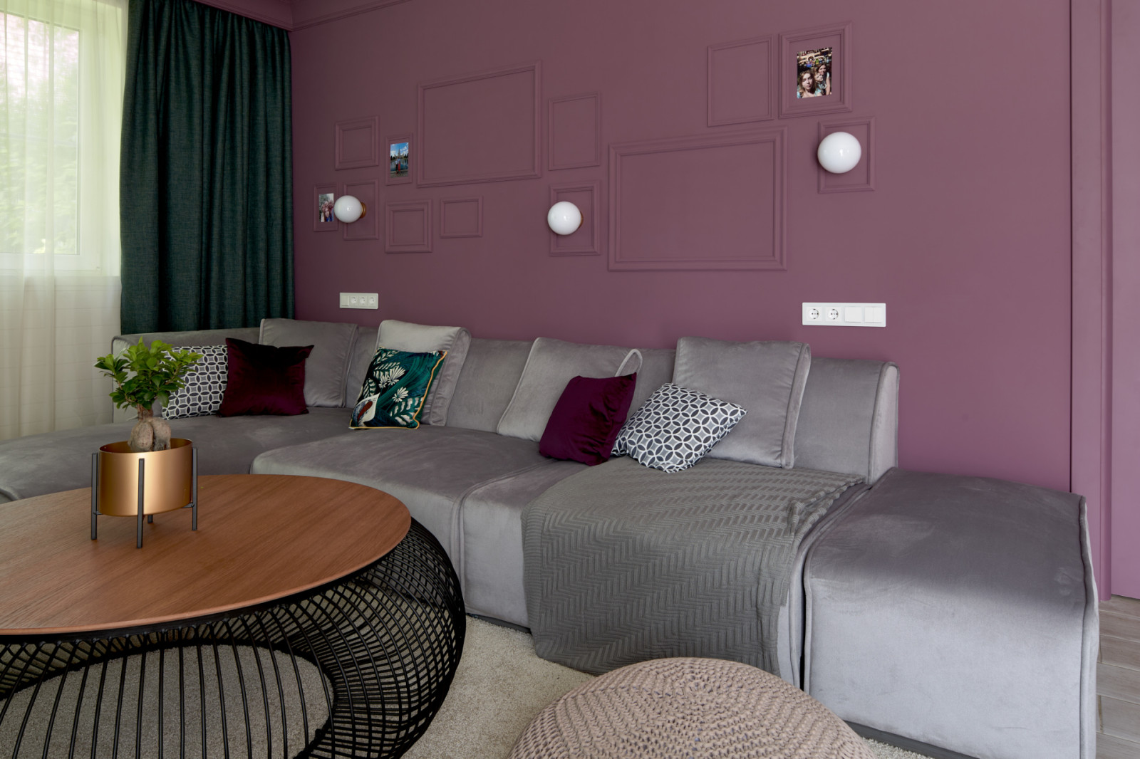 Фиолетовая гостиная-столовая