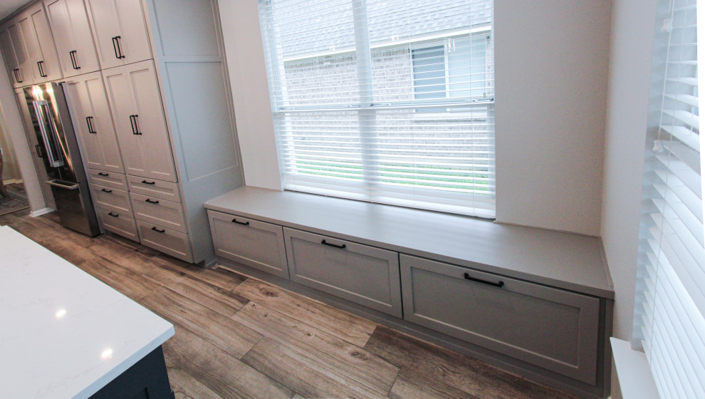 Inspiration for a transitional home design remodel in Austin