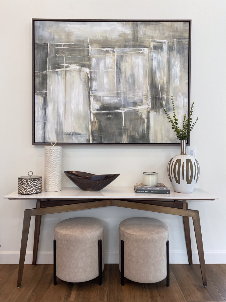 Transitional home design photo in Phoenix