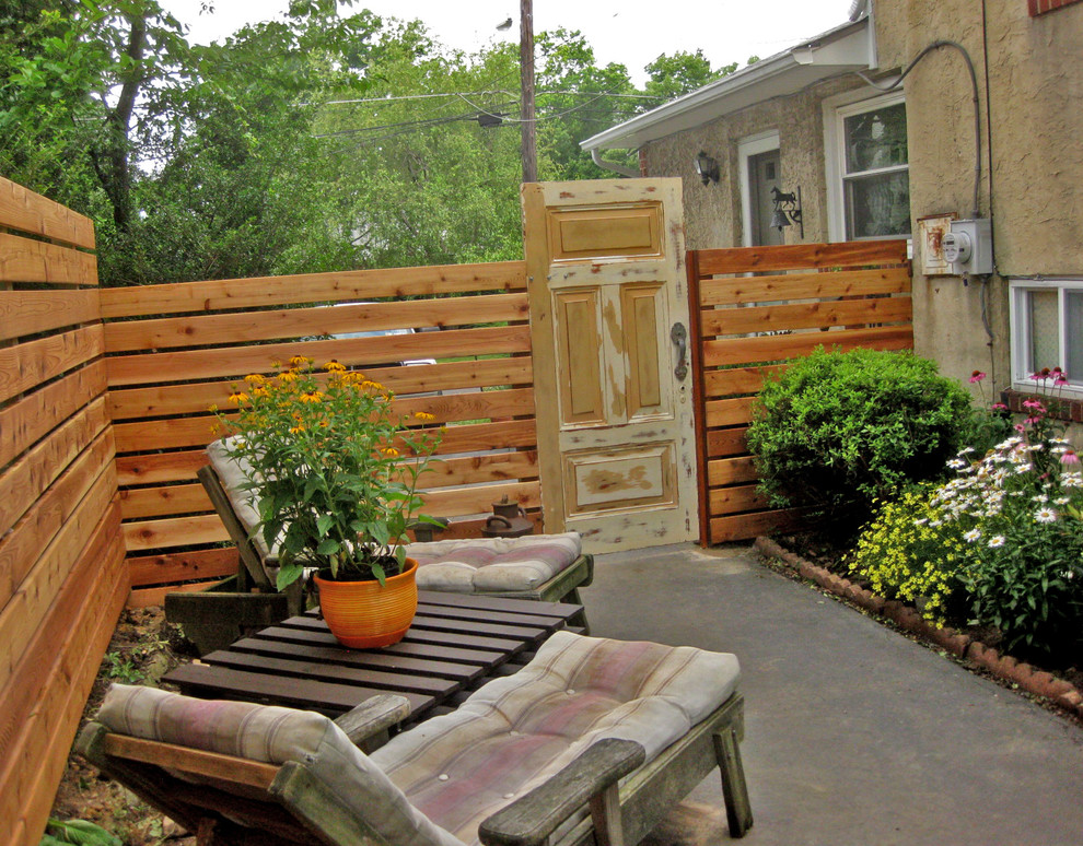 Design ideas for an eclectic patio in Philadelphia.