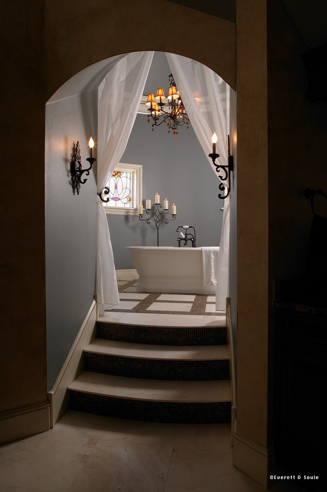 Design ideas for a traditional bathroom in Orlando.