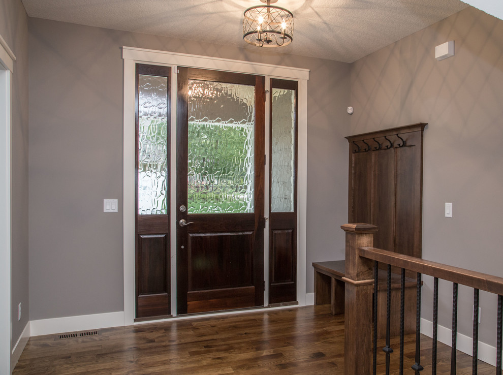 Transitional home design photo in Minneapolis