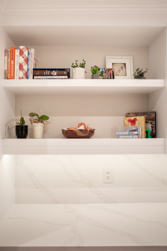 Home design - transitional home design idea in Toronto