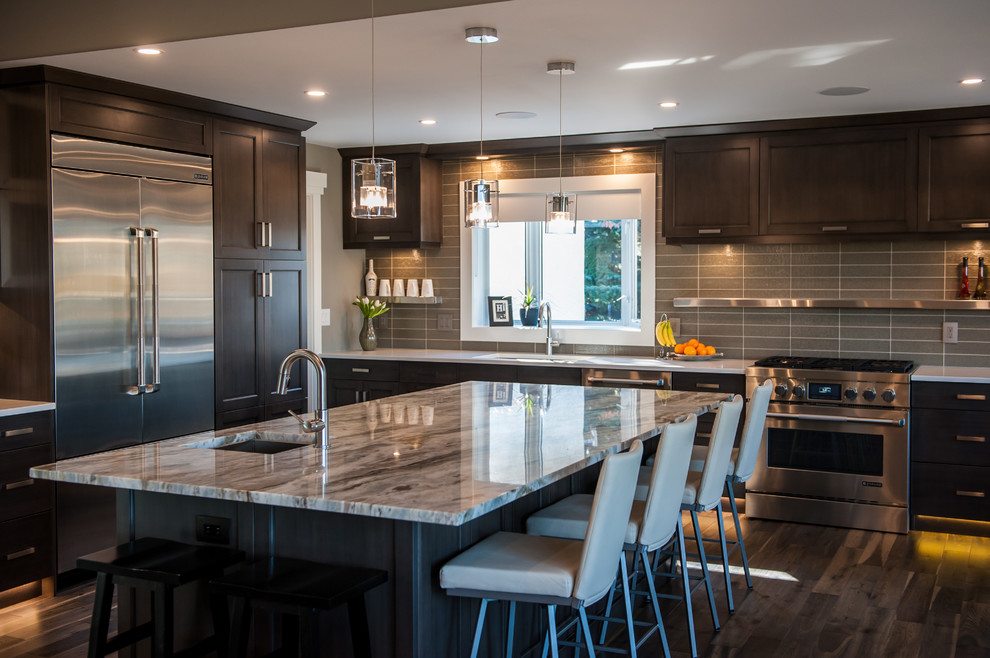 Kitchen - transitional kitchen idea in Edmonton