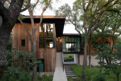 Houzz Tour:  Energy-Efficient Urban Retreat in the Woods