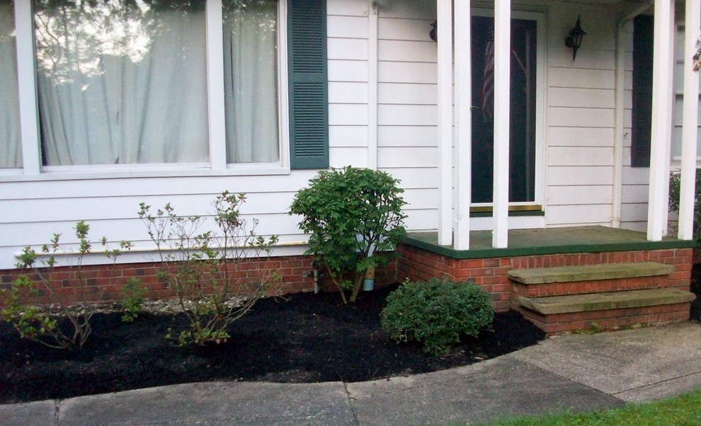 Design ideas for a mid-sized contemporary front yard partial sun garden for summer in Cleveland.