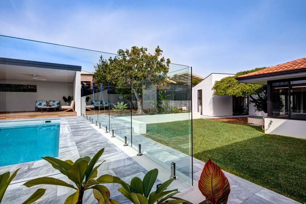 Photo of a contemporary pool in Perth.