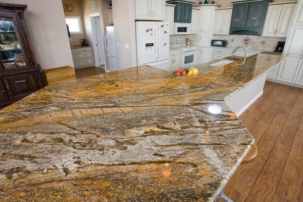 Kitchen - transitional kitchen idea in Denver