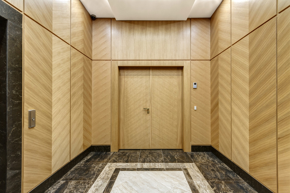 Холл в жилом доме в Москве