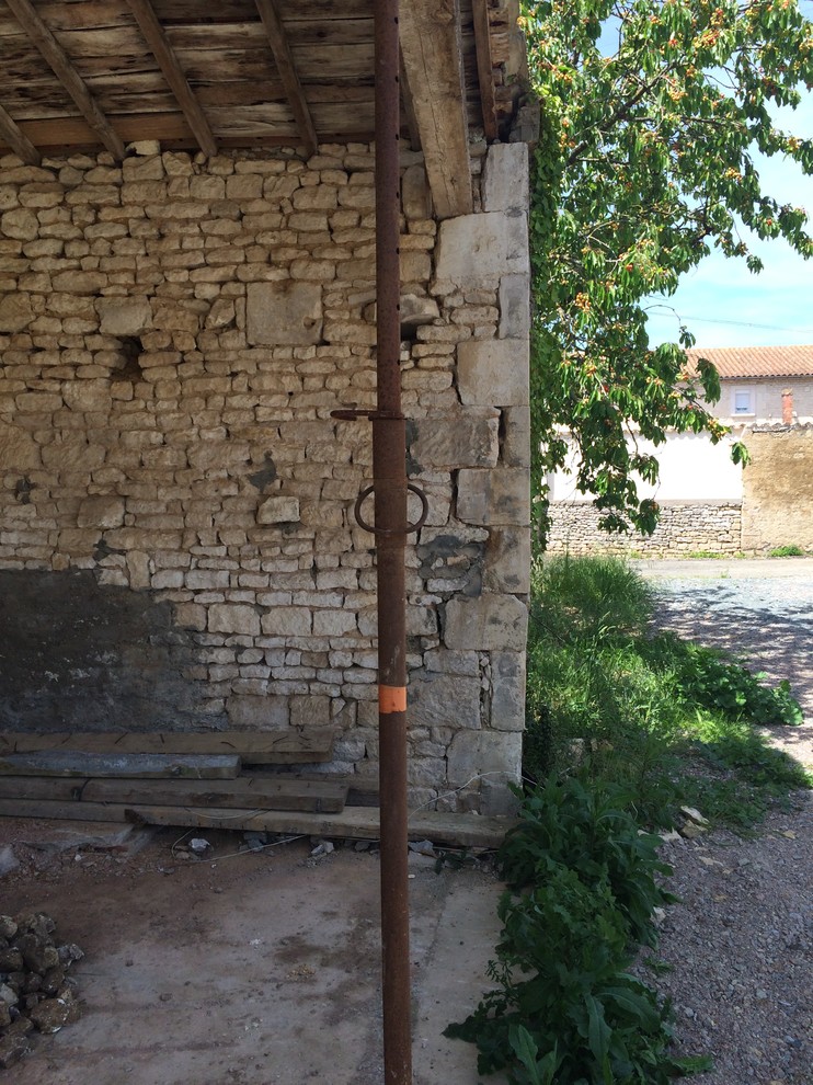 Transformation d'une grange en garage près de Niort.