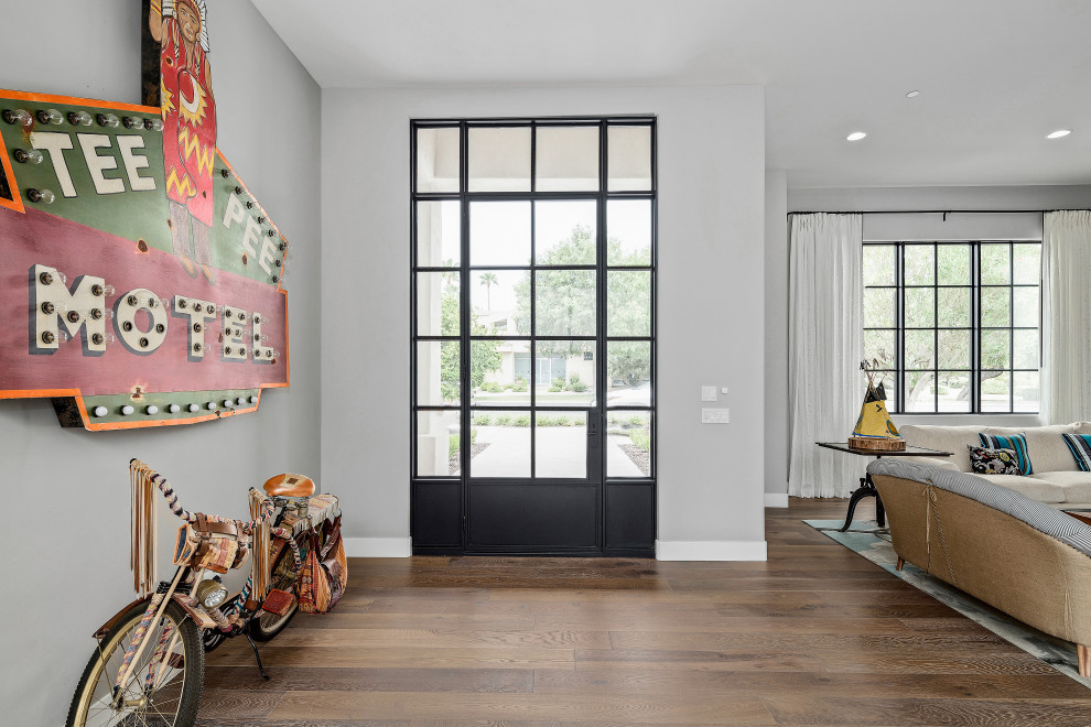 Transitional home design photo in Phoenix