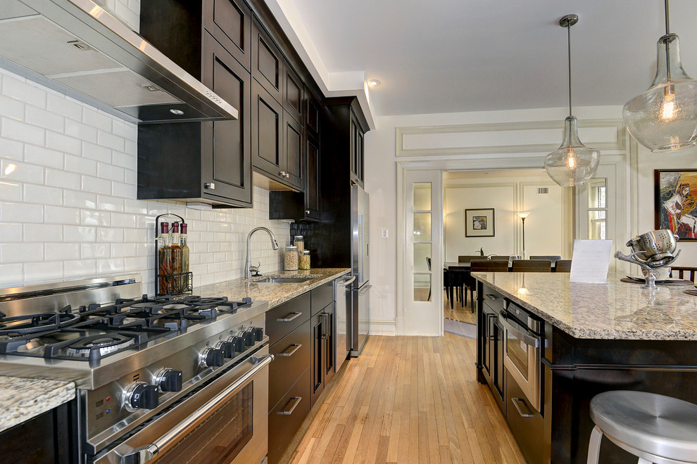 Kitchen - transitional kitchen idea in DC Metro