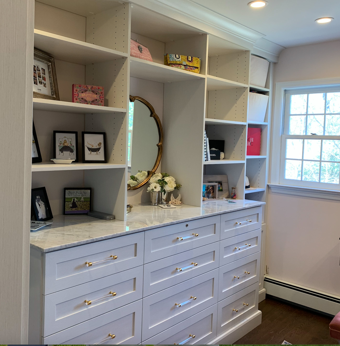 Custom Living Room & Built in Storage Design