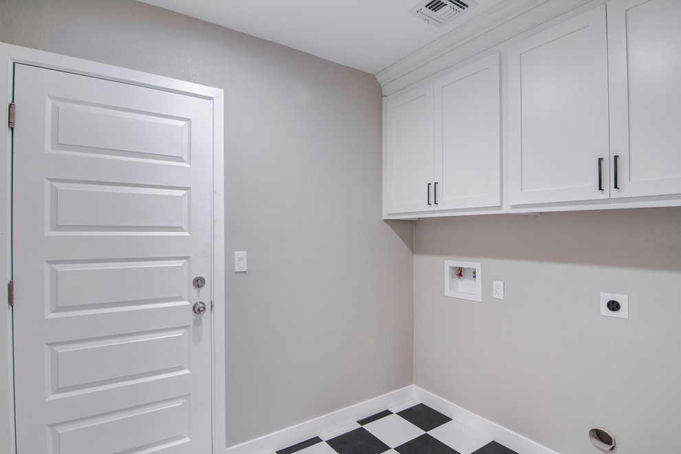 Home design - transitional home design idea in Phoenix