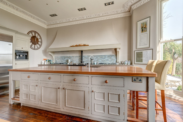 A place to cook traditional-kitchen