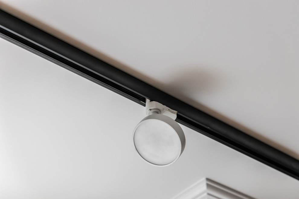 Гостиная с леопардом в зарослях борщевика