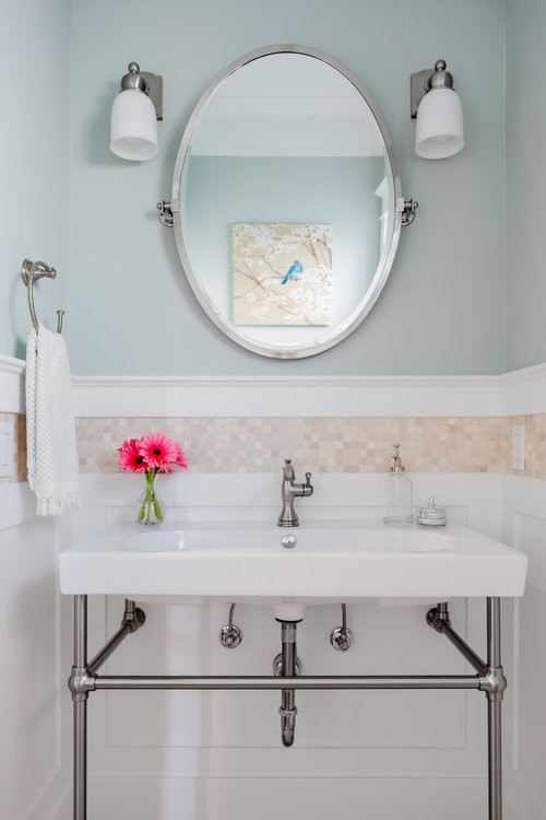 シアトルにある高級な中くらいなコンテンポラリースタイルのおしゃれなトイレ・洗面所 (コンソール型シンク、クオーツストーンの洗面台) の写真