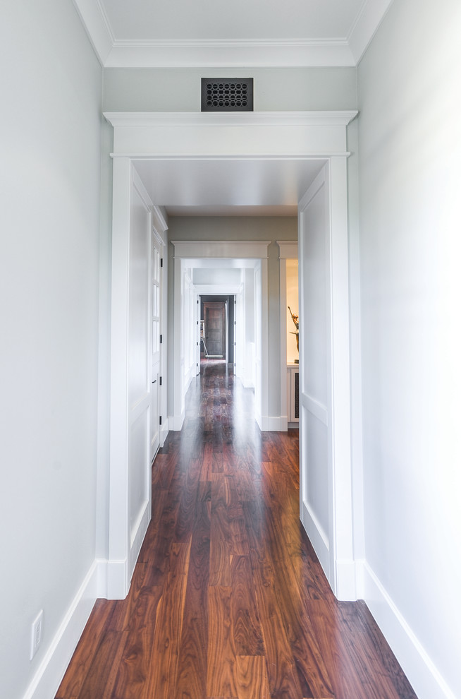 Design ideas for a traditional hallway in Phoenix.