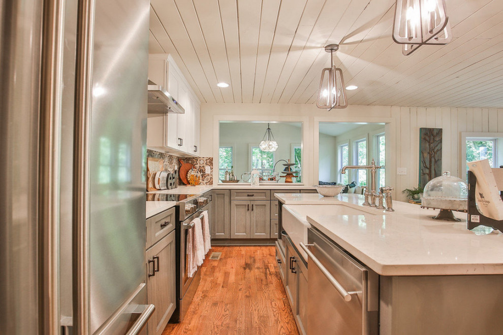 BRAVA MARFIL Warm taupe background and rich brown marbling Modern