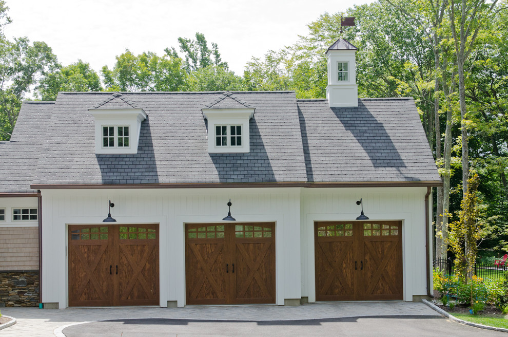 Photo of a large country garage in New York.