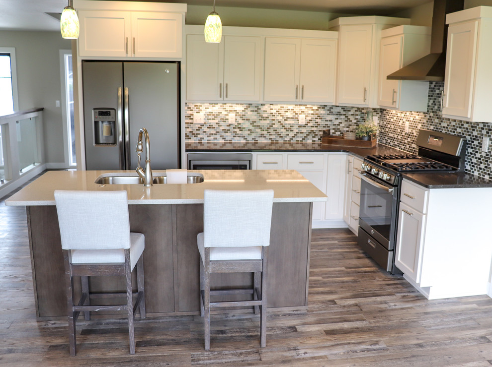 Kitchen - transitional kitchen idea