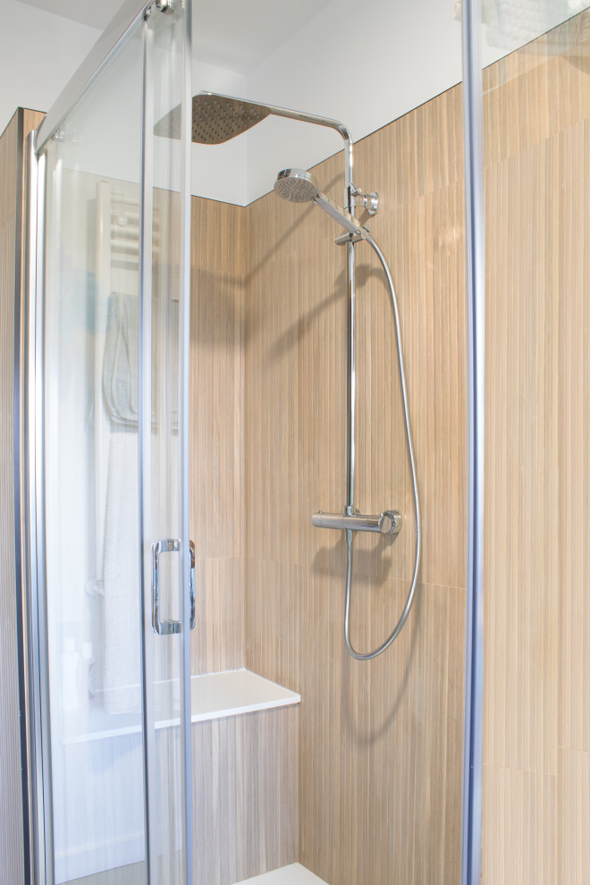 Entre lo rústico y lo actual: transformación de baños en Cantabria