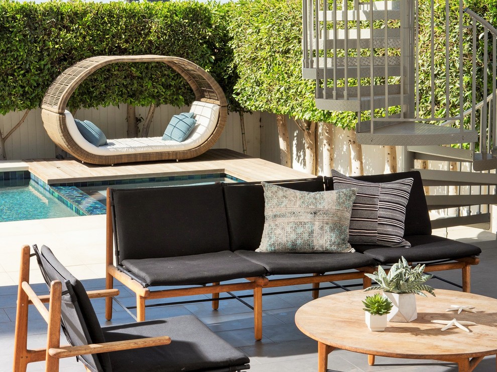 Design ideas for a beach style backyard patio in Los Angeles.
