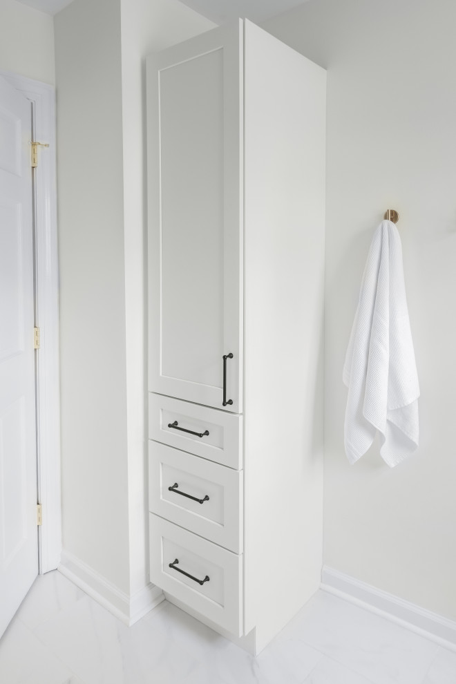 Bathroom - traditional bathroom idea in Raleigh