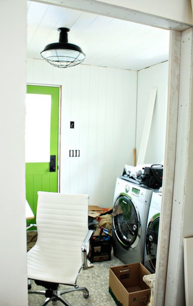 Inspiration for a contemporary laundry room in Tampa.